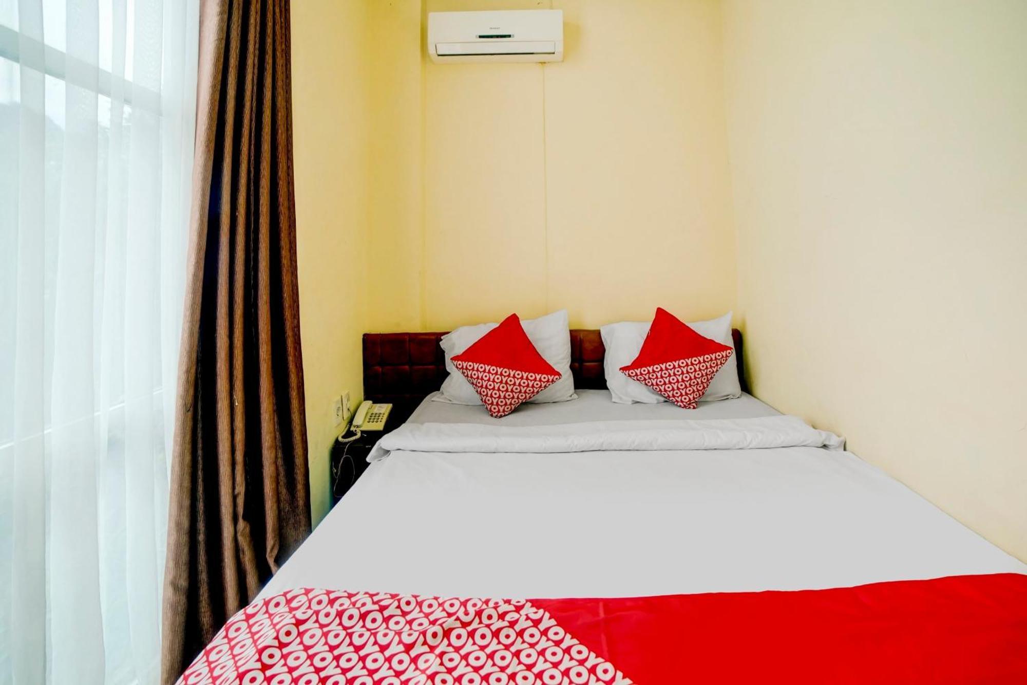 Super Oyo 90565 Wesly House Hotel Medan Buitenkant foto