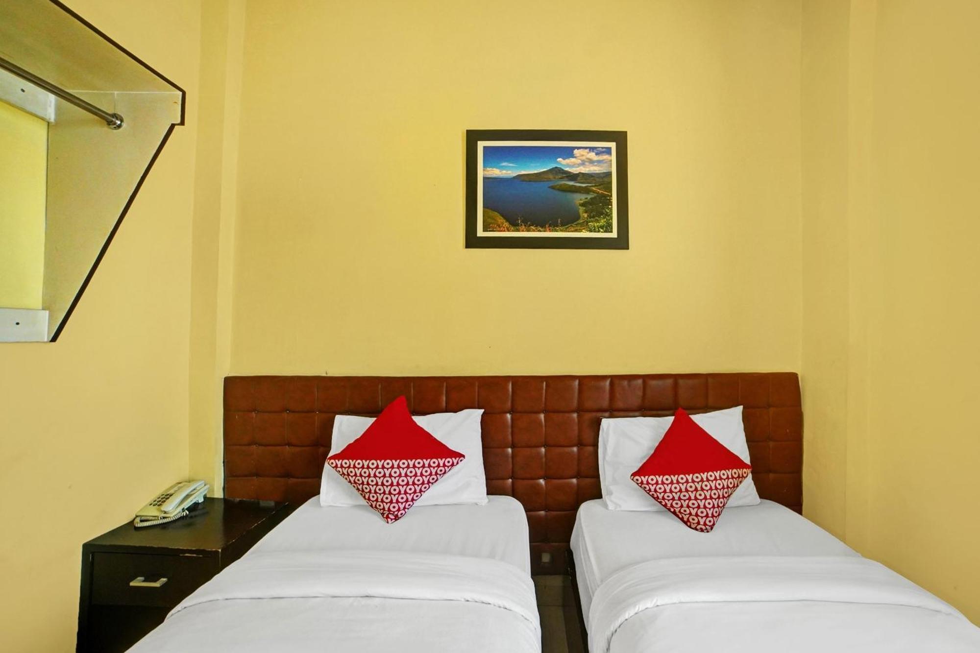 Super Oyo 90565 Wesly House Hotel Medan Buitenkant foto