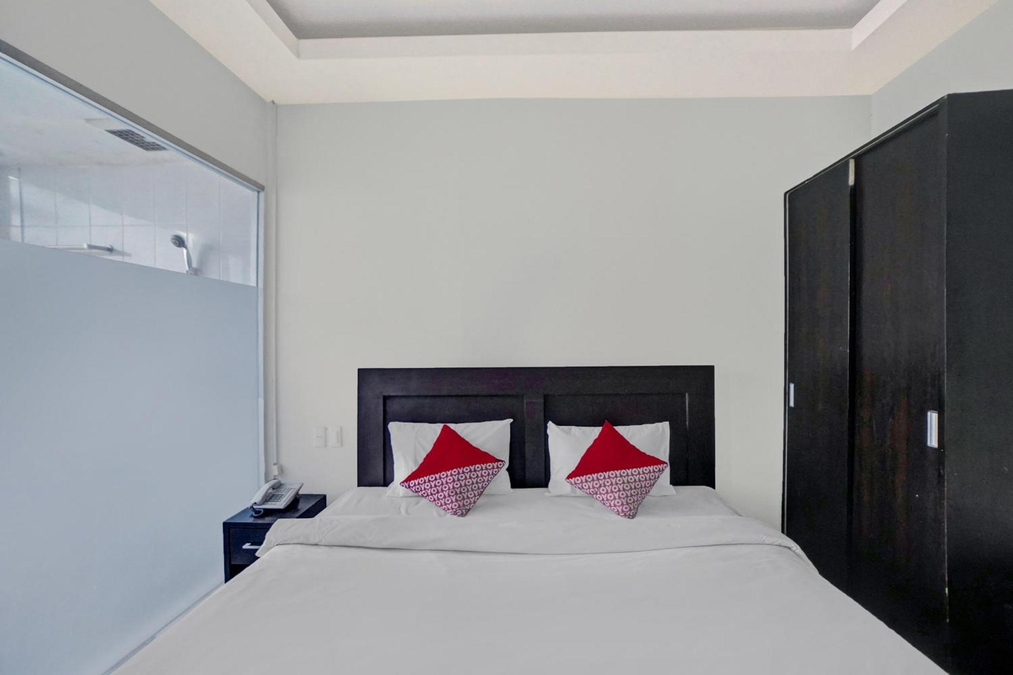 Super Oyo 90565 Wesly House Hotel Medan Buitenkant foto