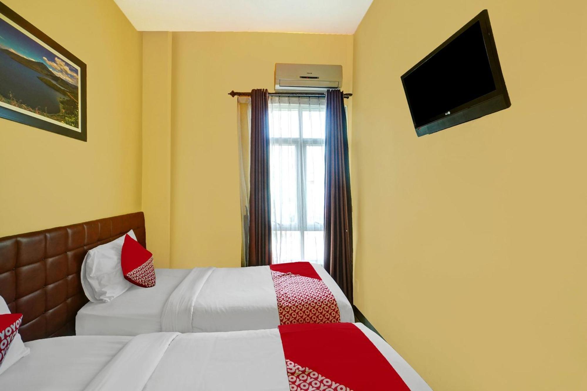 Super Oyo 90565 Wesly House Hotel Medan Buitenkant foto