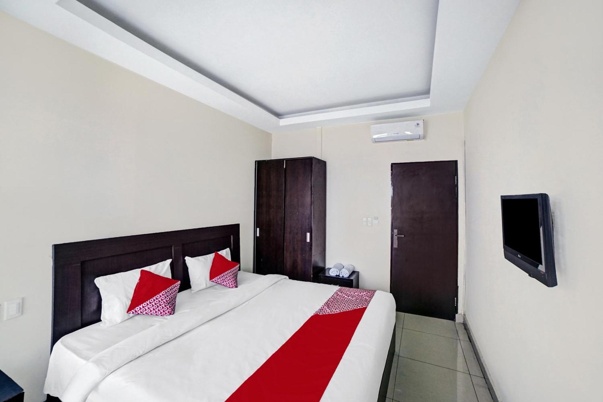 Super Oyo 90565 Wesly House Hotel Medan Buitenkant foto