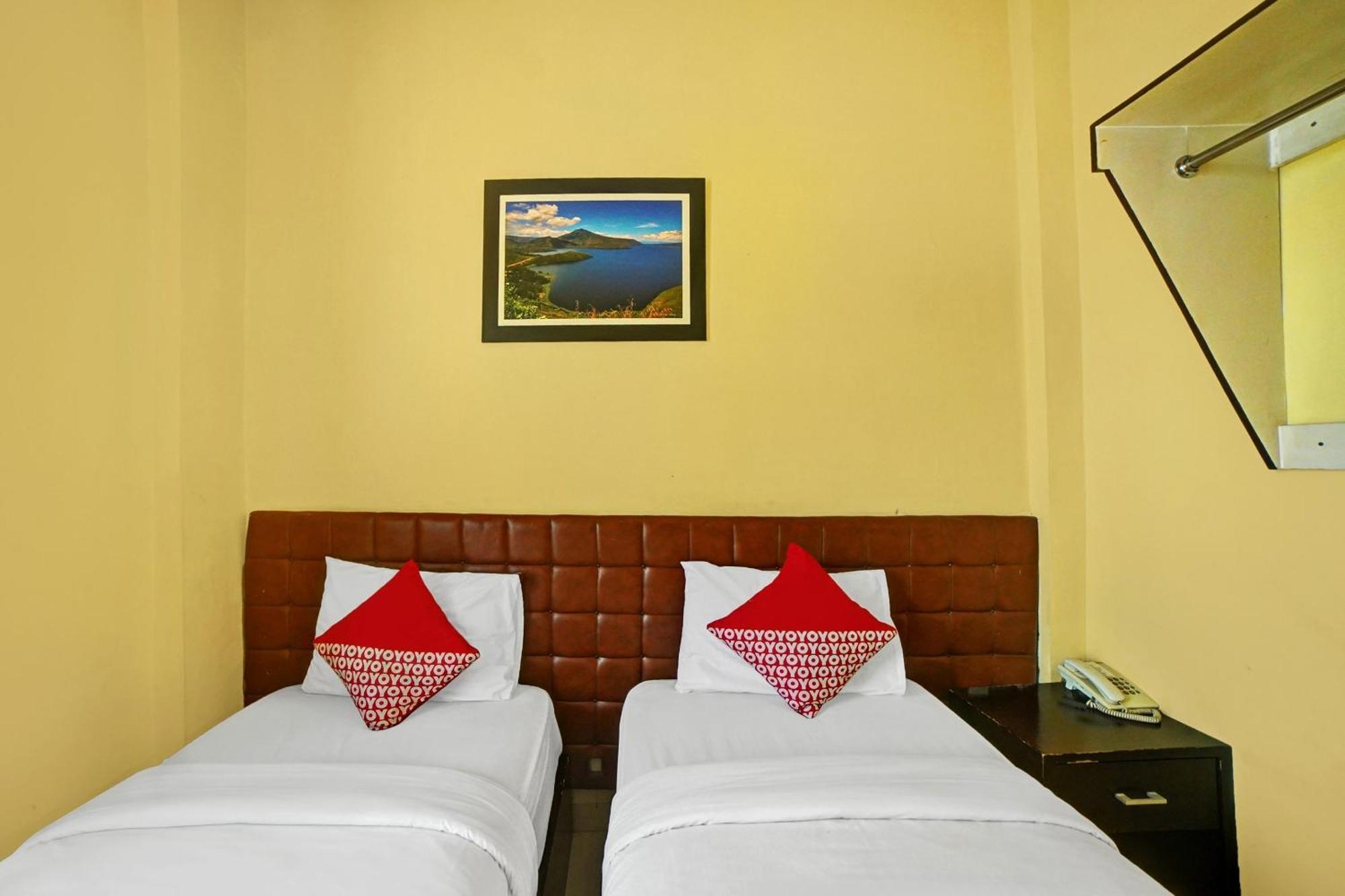 Super Oyo 90565 Wesly House Hotel Medan Buitenkant foto