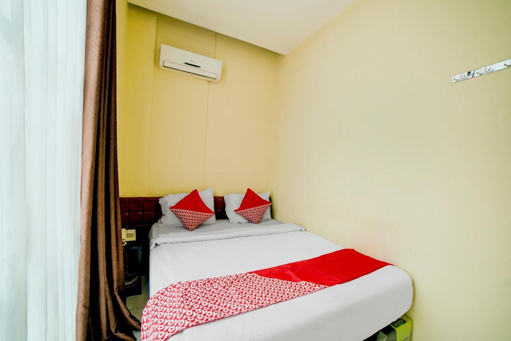 Super Oyo 90565 Wesly House Hotel Medan Buitenkant foto