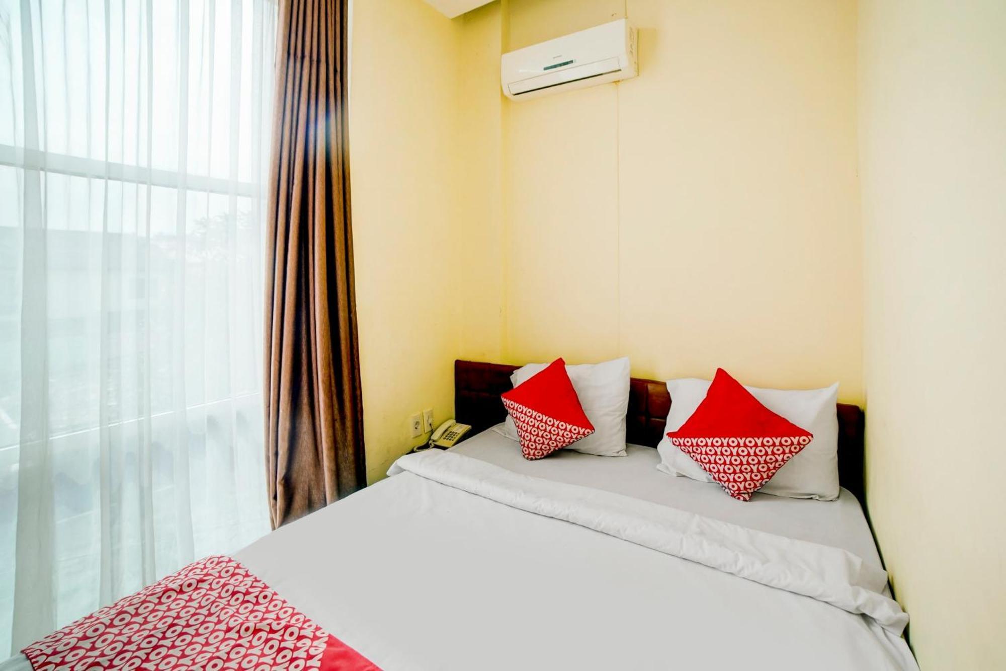 Super Oyo 90565 Wesly House Hotel Medan Buitenkant foto