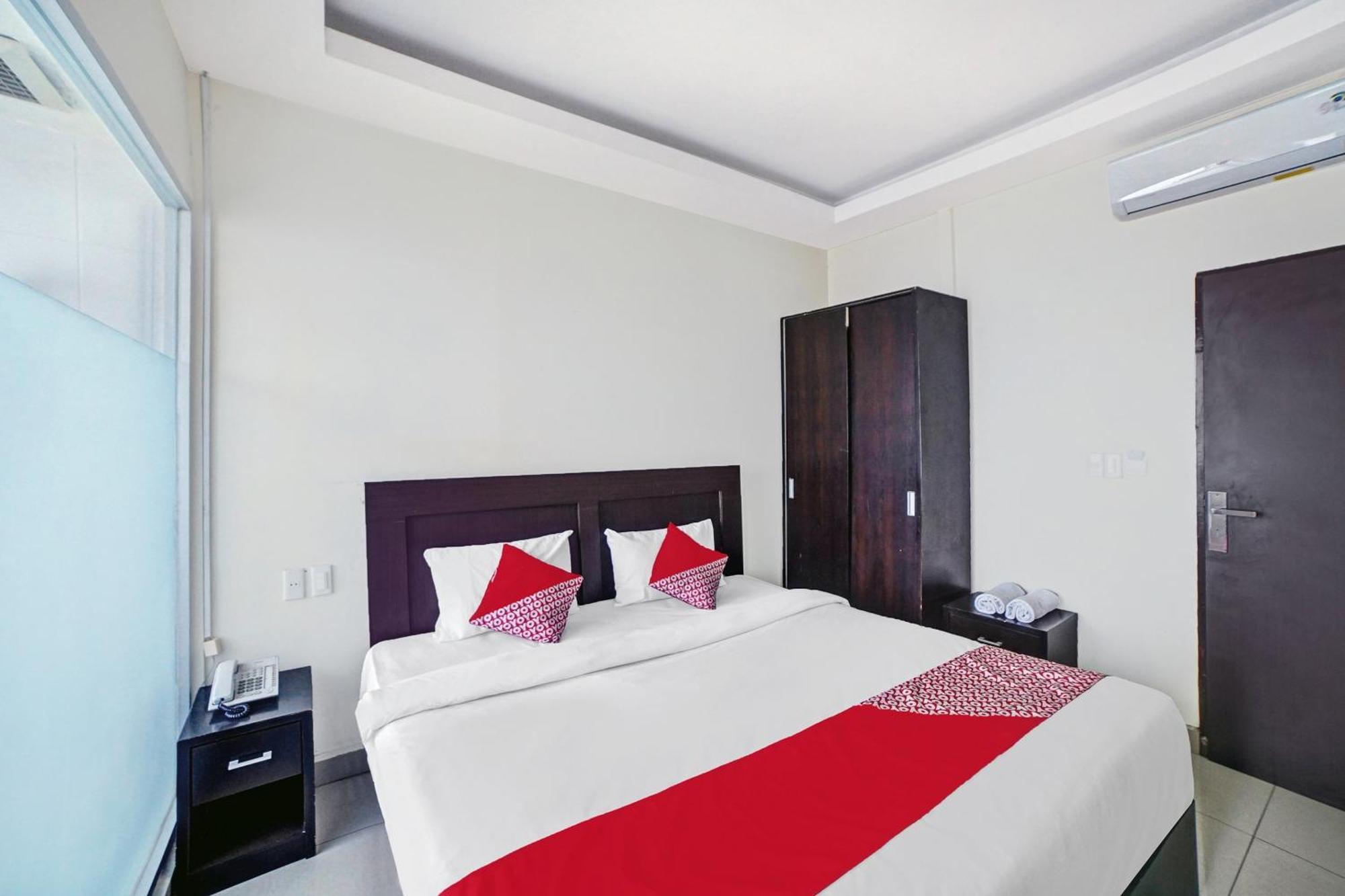 Super Oyo 90565 Wesly House Hotel Medan Buitenkant foto