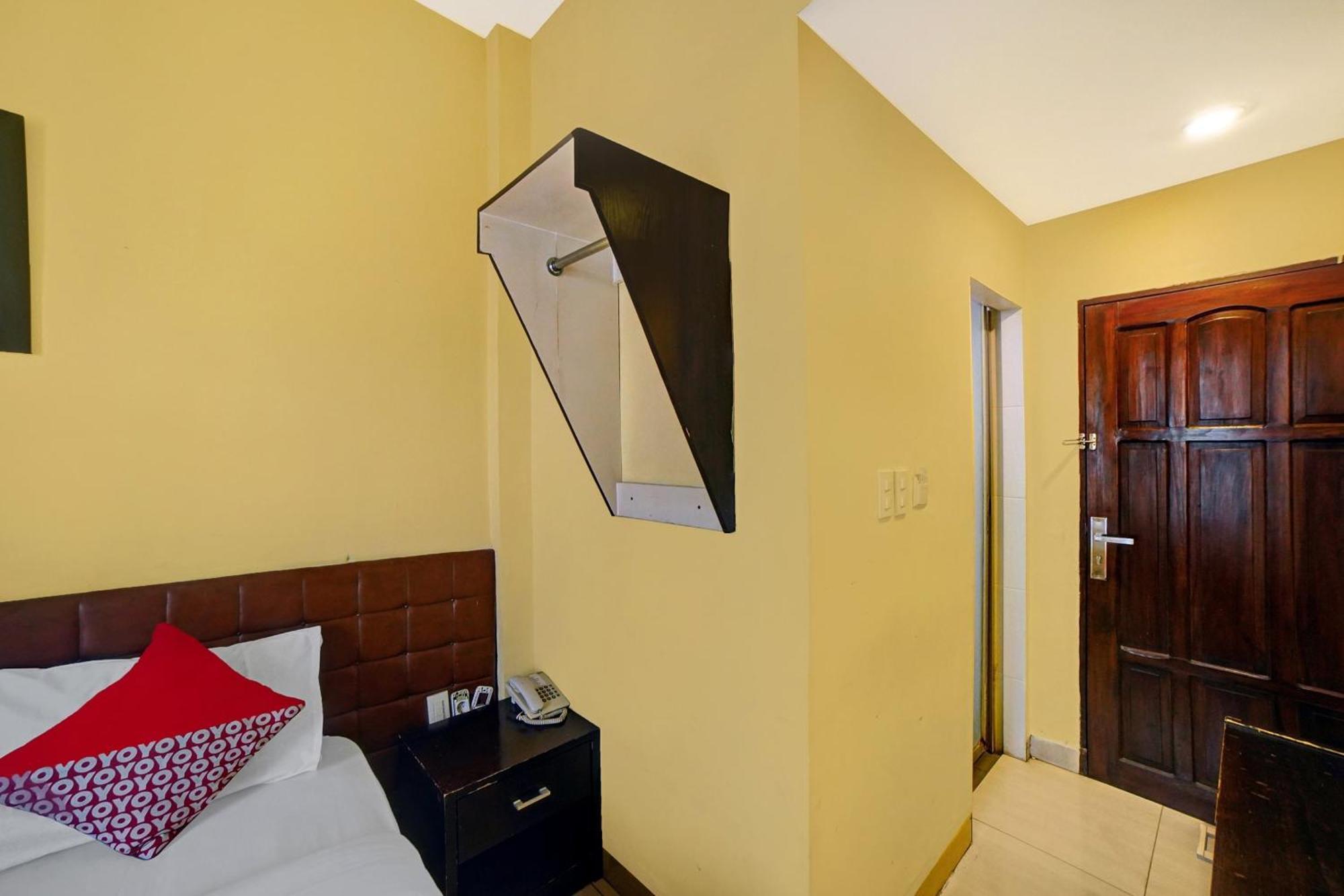 Super Oyo 90565 Wesly House Hotel Medan Buitenkant foto