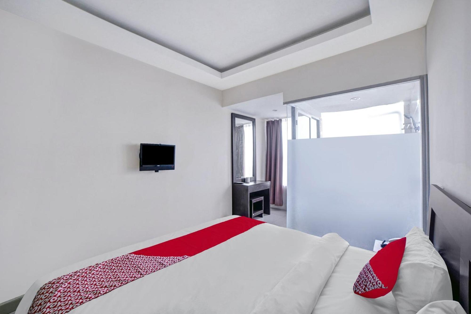 Super Oyo 90565 Wesly House Hotel Medan Buitenkant foto